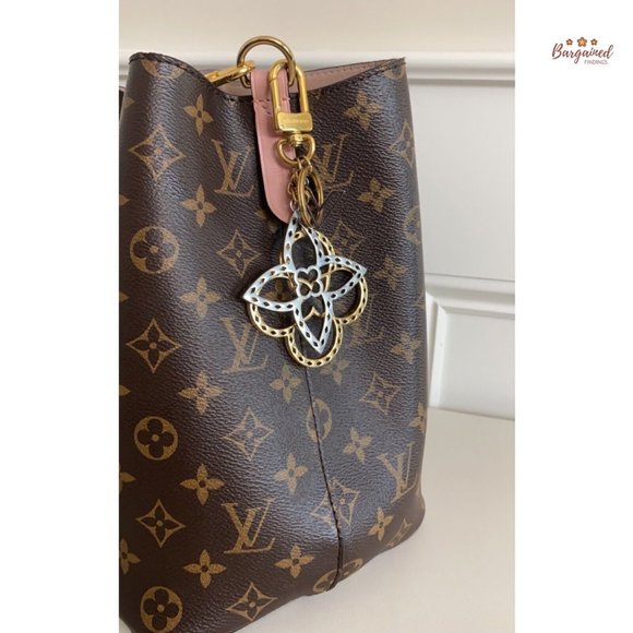 Authentic LOUIS VUITTON Goldtone Neo Tapage Key Holder And Bag Charm - EA0176 - Picture 7 of 14